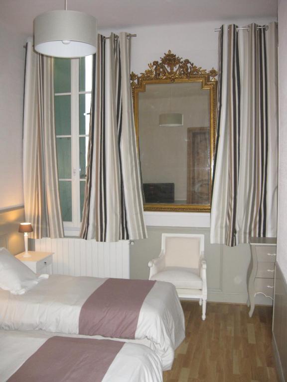Hotel De L'Amphitheatre Nîmes Cameră foto